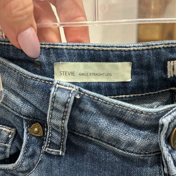 Kit from the Kloth Lightly distressed blue jeans - Picture 3 of 6